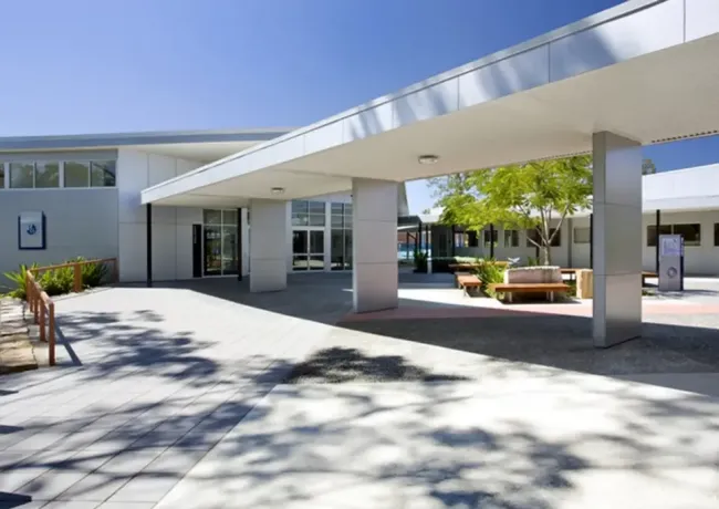 昆士兰科技学院